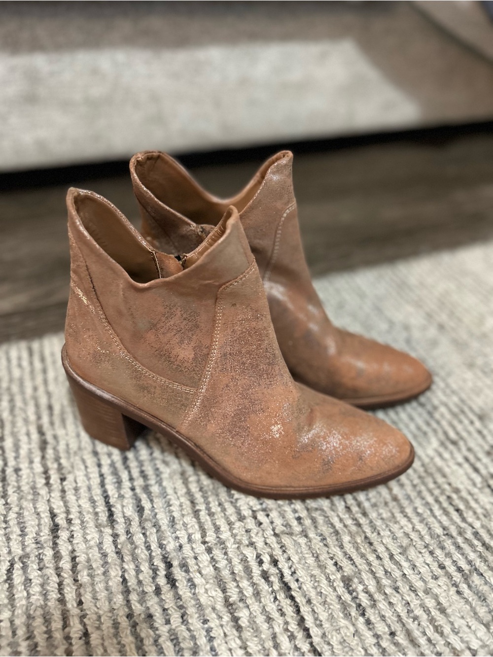 Seychelles Women's Rose Gold Suede Ankle Booties with Block Heel Shimmer Boho 8